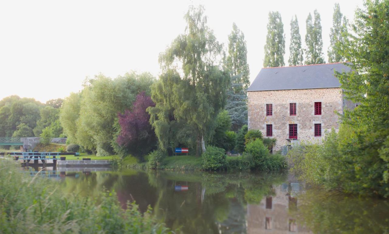 Le Moulin Du Mottay Bed and Breakfast Évran Exteriör bild